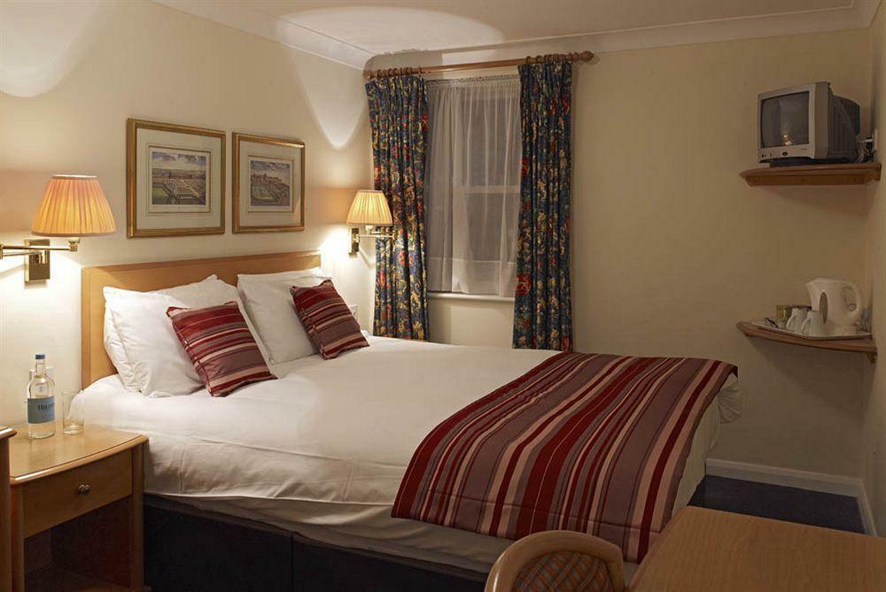 The Boleyn Hotel Staines-upon-Thames Exterior foto
